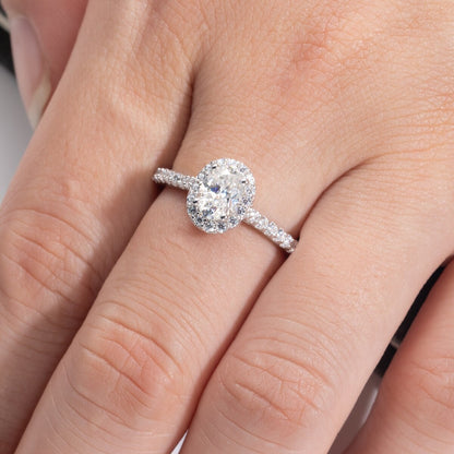 Anel Oval Slim Moissanite Cravejado - Loratta